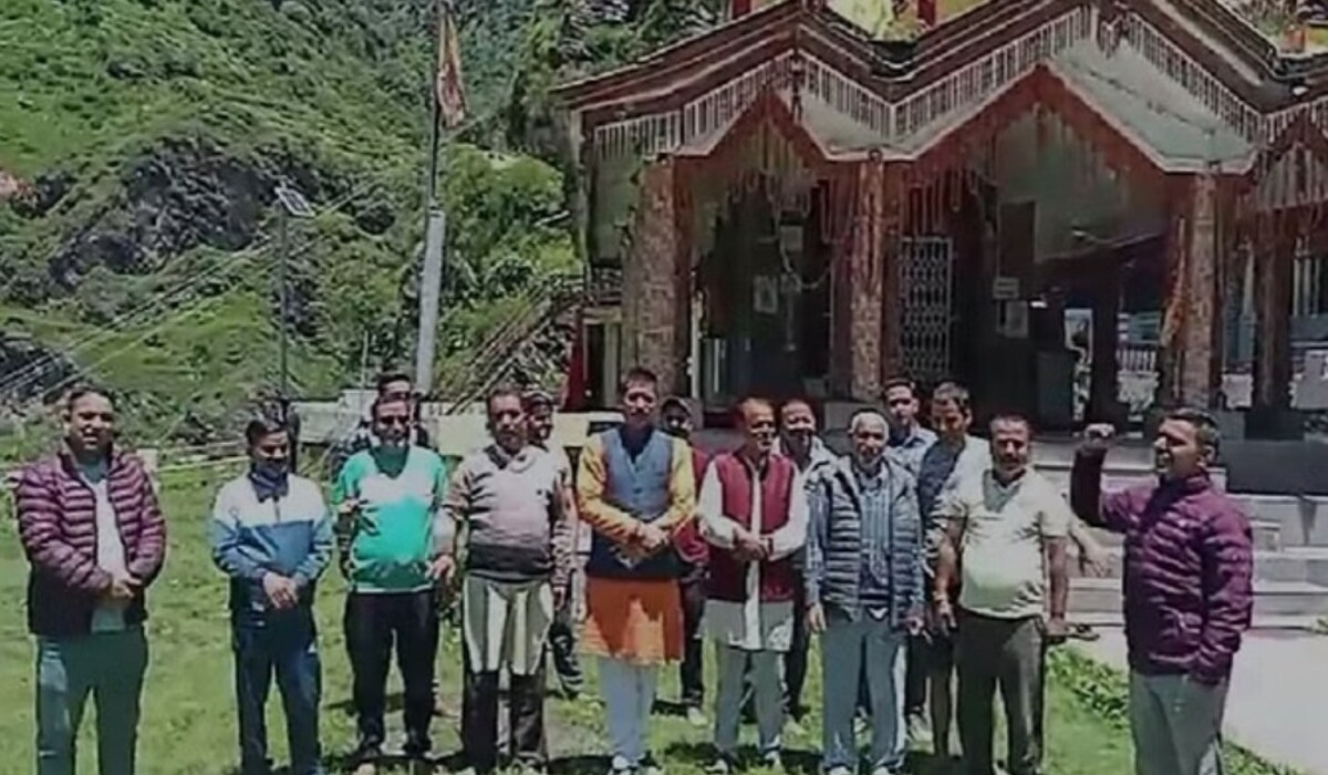 Uttarakhand: चारधाम बचाओ धामी हटाओ, तीर्थ पुरोहितों ने की स्लोगन बाजी; सरकार पर लगाया आरोप