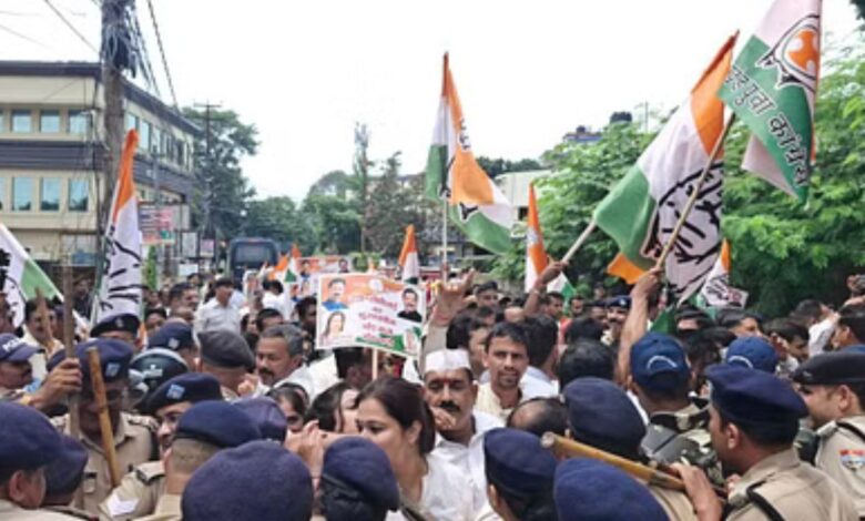 Congress Protest in Dehradun: देहरादून में कांग्रेस का विरोध प्रदर्शन, ED कार्यालय के बाहर भड़की हिंसा