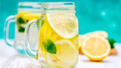 Lemon water सेहत के लिए फायदेमंद है, लेकिन इन लोगों के लिए हो सकता है जहर