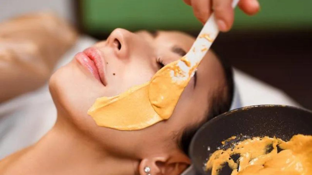 How to make Besan Face Pack: घर पर बनाएं बेसन के फेस पैक, सभी दाग-धब्बे मिटाए, त्वचा को बनाए साफ और बेदाग