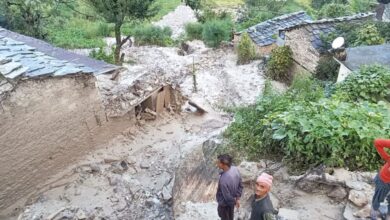 Chamoli: पगानो गांव में बारिश ने मचाई तबाही... चार मकान और दो गोशालाएं जमींदोज, रात को जान बचाने के लिए भागे गांववाले