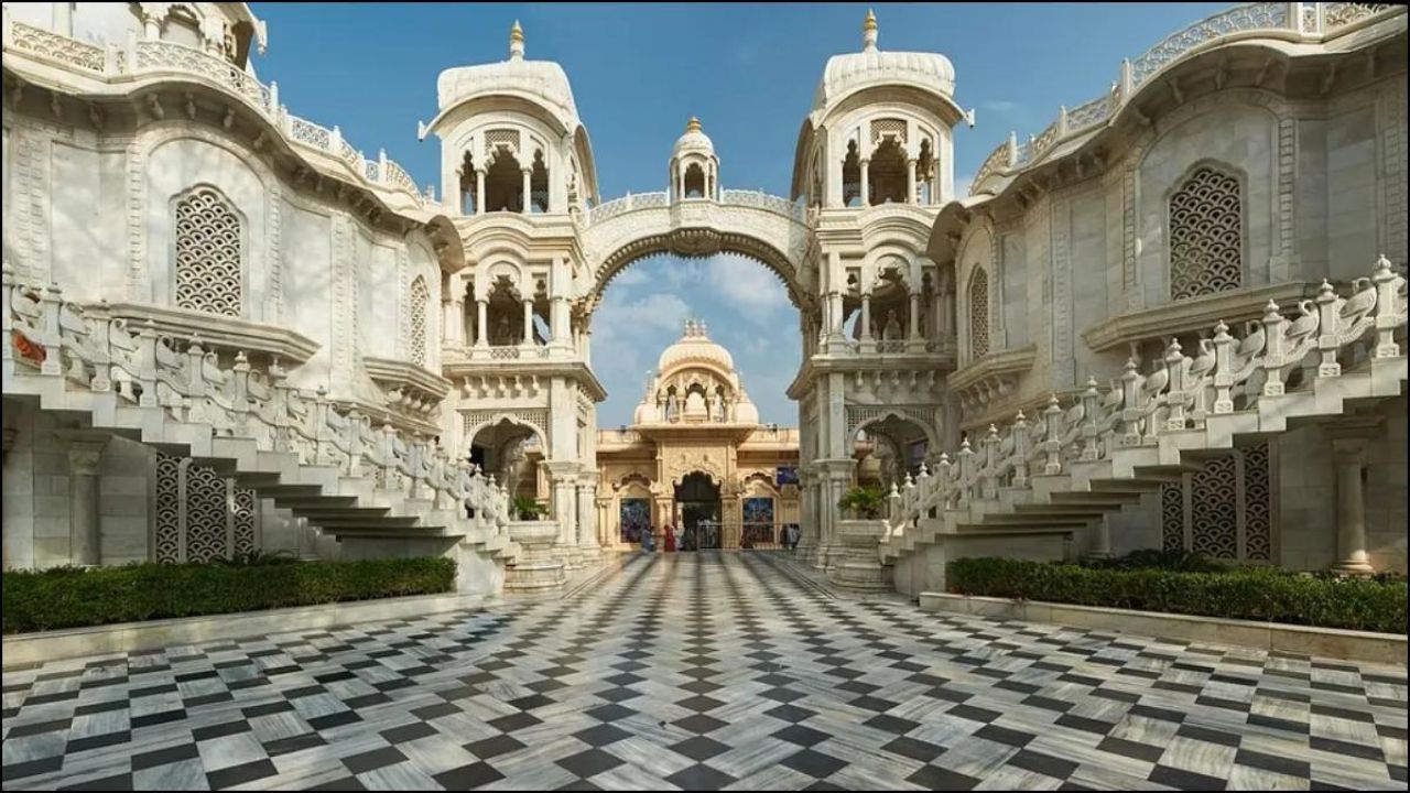 Mathura Vrindavan Tourist Place: अगर आप मथुरा वृंदावन में बांके बिहारी मंदिर देखने जा रहे हैं, तो कौन-कौन सी जगहों पर जाना चाहिए, नहीं तो यात्रा रह जाएगी अधूरी