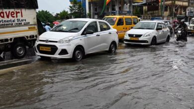 Dehradun: देहरादून में भारी बारिश से बनी बाढ़ जैसी स्थिति, स्कूल से लौट रही दो किशोरियां बहकर बचीं