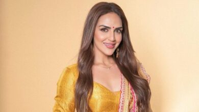 Esha Deol ने किया खुलासा: 18 की उम्र में शादी और छोटे कपड़े पहनने पर पाबंदी, पिता धर्मेंद्र की कड़ी सख्ती