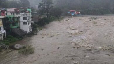 Uttarakhand Rains: रामनगर में पर्यटकों और भक्तों की मुश्किलें बढ़ीं, गार्जिया मंदिर में जलस्तर बढ़ने से रोक लगी