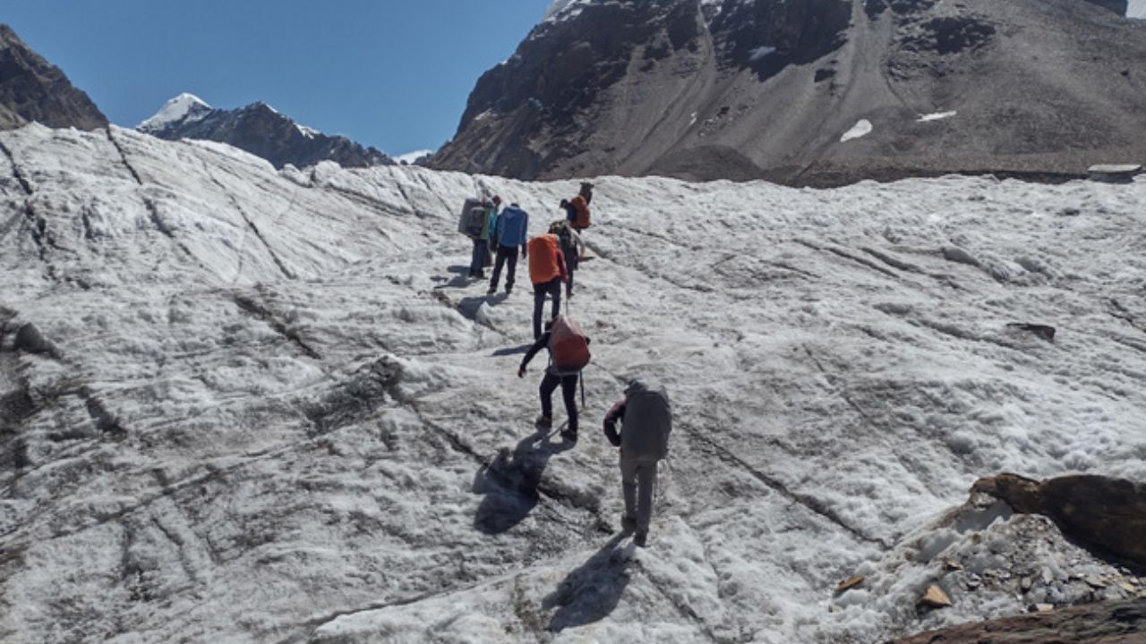 Uttarkashi: ITBP जवानों ने दुनिया की सबसे ऊंची कलिंदीखाल-बद्रीनाथ ट्रैक पार की, 80 बर्फीले नालों को पार किया