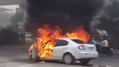 Delhi Car Fire: दिल्ली में चलती कार में आग, 2.5 लाख रुपये का बैग जलकर हुआ खाक