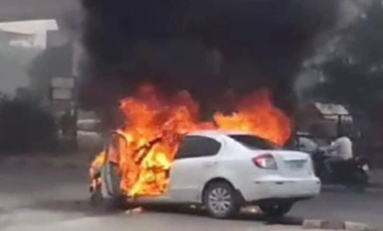 Delhi Car Fire: दिल्ली में चलती कार में आग, 2.5 लाख रुपये का बैग जलकर हुआ खाक