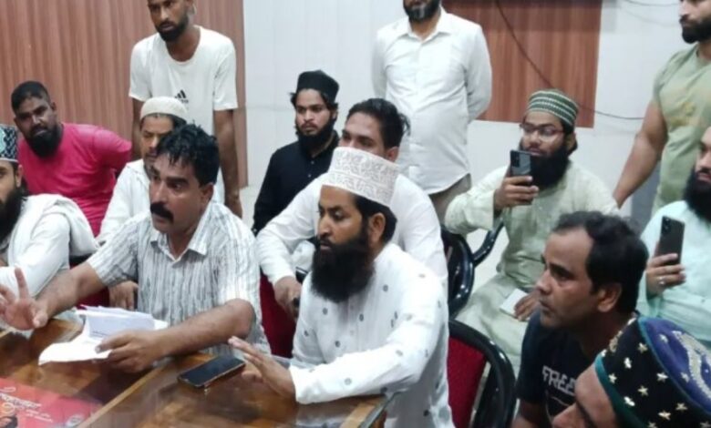 Muslim Community Protests: नबी पर आपत्तिजनक टिप्पणी के विरोध में मुस्लिम समुदाय का प्रदर्शन, आरोपियों को फांसी की मांग