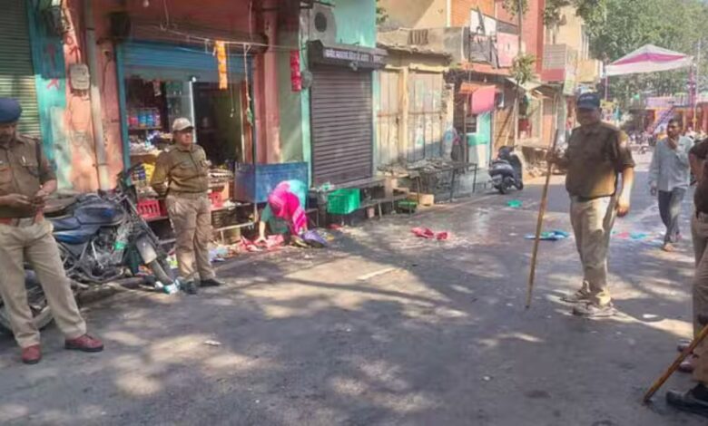 Kirtinagar: नाबालिग के धर्मांतरण के आरोप पर कीर्तिनगर में हंगामा, हिंदू संगठनों का विरोध प्रदर्शन