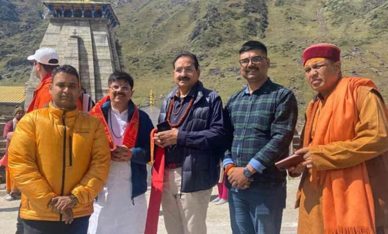 Kedarnath Dham: प्रधानमंत्री नरेंद्र मोदी के भाई पंकज मोदी ने बाबा केदार के दर्शन कर लिया आशीर्वाद