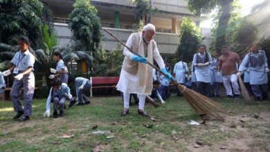 Gandhi Jayanti: पीएम मोदी ने स्वच्छता अभियान में हिस्सा लेकर बापू को दी श्रद्धांजलि