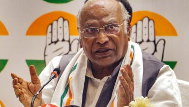 Mallikarjun Kharge ने संविधान दिवस पर मोदी को ललकारा, कहा- देश में एकता के लिए नफरत फैलाना बंद करो