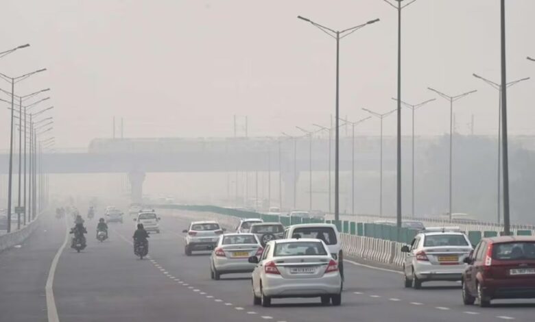 Delhi Pollution: दिवाली की आतिशबाजी से बढ़ा प्रदूषण, दिल्ली का AQI 300 के पार, अन्य शहरों की हालत भी खराब