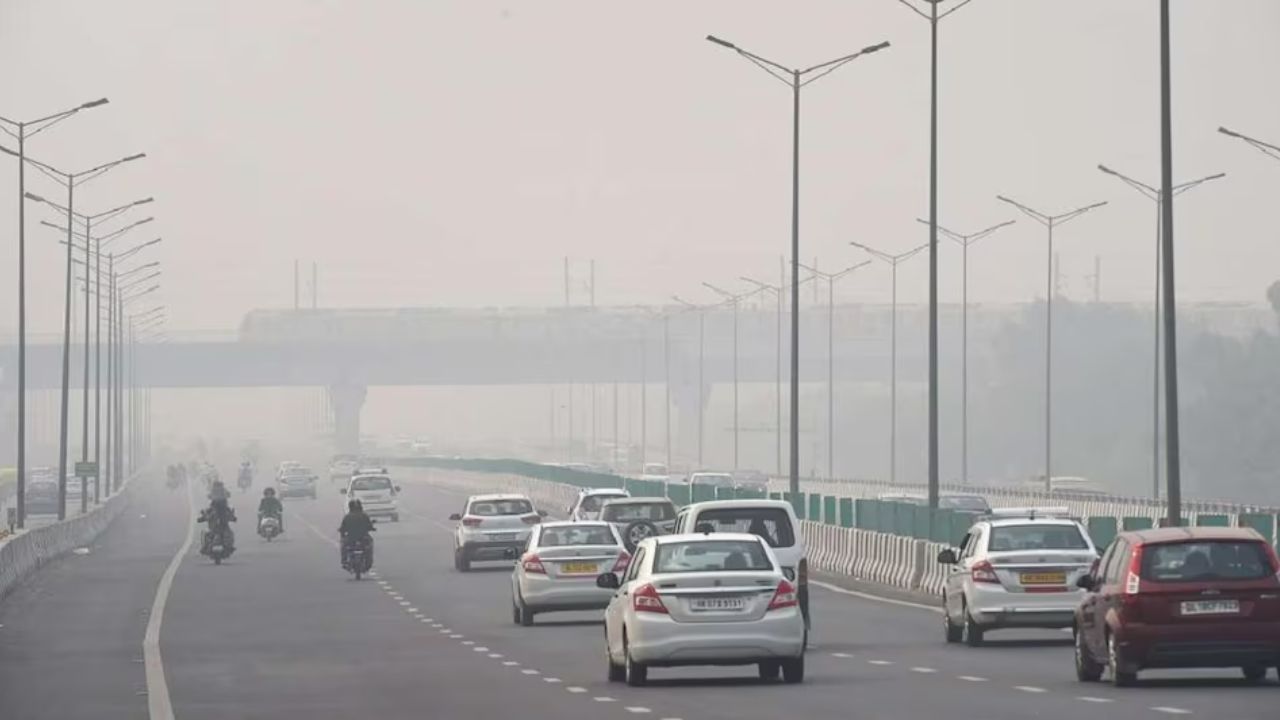 Delhi Pollution: दिवाली की आतिशबाजी से बढ़ा प्रदूषण, दिल्ली का AQI 300 के पार, अन्य शहरों की हालत भी खराब