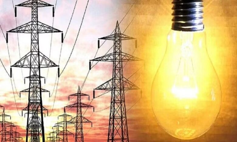 Uttarakhand Electricity News: ऊर्जा निगम की सख्त निगरानी, इस साल 2500 से अधिक बिजली चोर पकड़े गए, जूनियर इंजीनियरों का प्रदर्शन