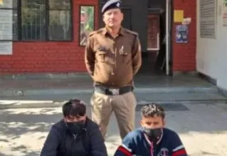 Dehradun: नकली सोना दिखाकर आईसीआईसीआई बैंक में लोन ले रहे दो आरोपियों को धर दबोचा 